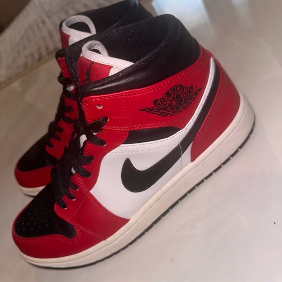 Nike Air Jordan 1 Mid Chicago Black Toe SIZE 9 - EUR 42.5 - Picture 8 of 9